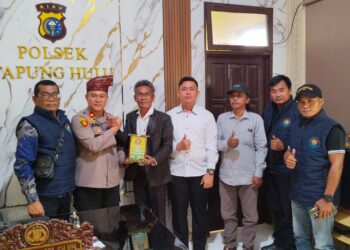 Dobrak Sekat Kaku Aparat dan Jurnalis, Pers Keadilan Tapung Hulu Ganjar Iptu Riko Rizki Penghargaan Langka
