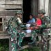 Anjangsana Ke Rumah Warga Satgas Yonif 521/DY di Kampung Benawa