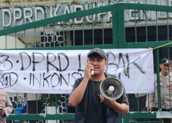 ALIANSI MAHASISWA DAN MASYARAKAT MENGGUGAT MENGASKAN KINERJA DPRD LEBAK YANG MASIH INKONSISTEN DALAM PENGAWASAN