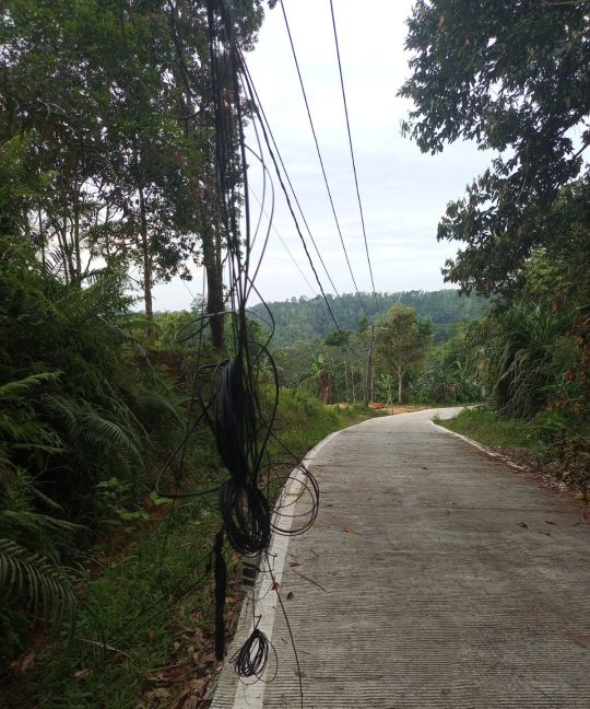 Penggunaan Tiang PLN Untuk Pemasangan Kabel WiFi, Wifi Srikandi, Java, Iwung hotspot Dan Tenjo Hotspot Diduga Langgar Aturan