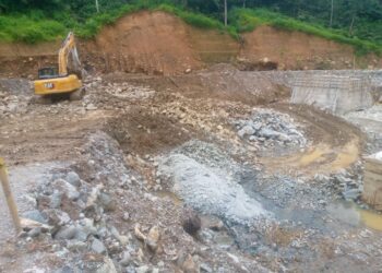 Penggunaan Material Batu Pecah Lokal untuk Pembangunan PLTMH di Kali Cibareno Diduga Tidak Memenuhi Syarat Teknis