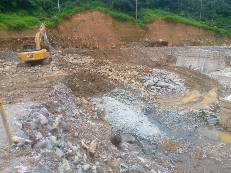 Penggunaan Material Batu Pecah Lokal untuk Pembangunan PLTMH di Kali Cibareno Diduga Tidak Memenuhi Syarat Teknis