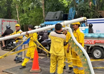 Tiang Lampu di Lenteng Agung Terdampak Jalan Amblas, Bina Marga Cabut