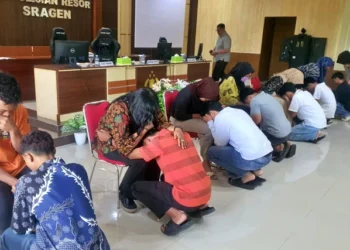 Live TikTok Jadi ‘Pocong’, Polisi Minta 7 Remaja di Sragen Sungkem ke Orang Tua