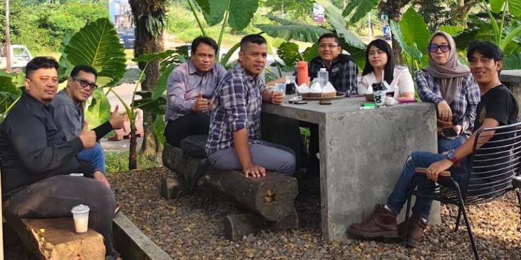 Team ARA LAW FIRM Diskusi santai bersama Calon Klien di Kopi Nako Sentul Bogor