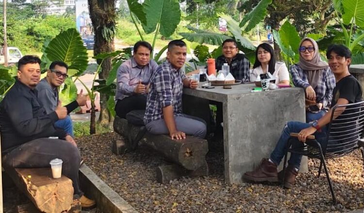 Team ARA LAW FIRM Diskusi santai bersama Calon Klien di Kopi Nako Sentul Bogor
