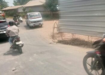 Diduga akibat Upah Flagman Macet Jembatan Sementara Pembangunan Jembatan di Ciheuruh Desa Mekarsari Semerawut