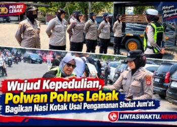 Wujud Kepedulian, Polwan Polres Lebak Bagikan Nasi Kotak Usai Pengamanan Sholat Jum’at