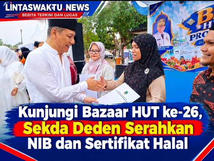Kunjungi Bazaar HUT ke-26, Sekda Deden Serahkan NIB dan Sertifikat Halal